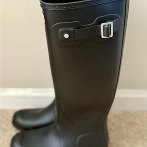 Hunter Men's Black Rain Boots with Buckle